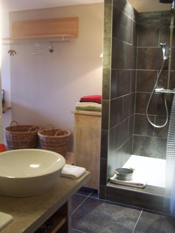 Clos De Pomeir Guest House Pommiers  Room photo
